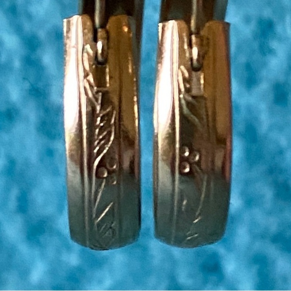 VICTORIAN vintage etched classic round hoop gold filled wire closure earrings